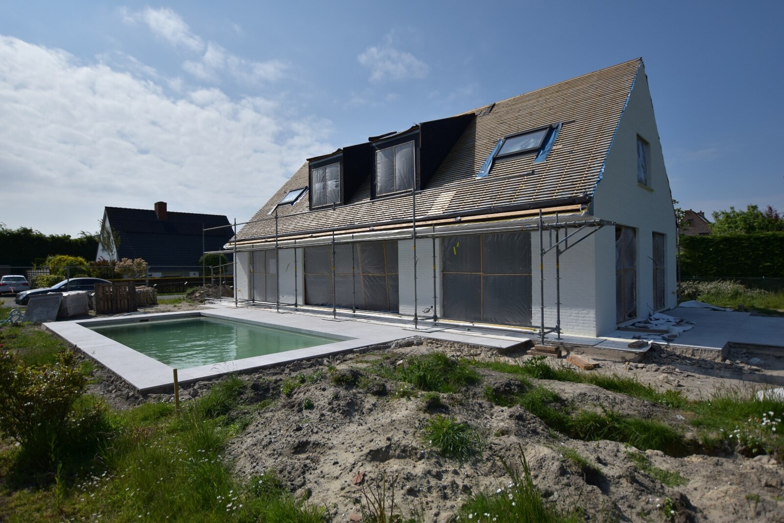 Alleenstaande en volledig gerenoveerde villa met zwembad 3