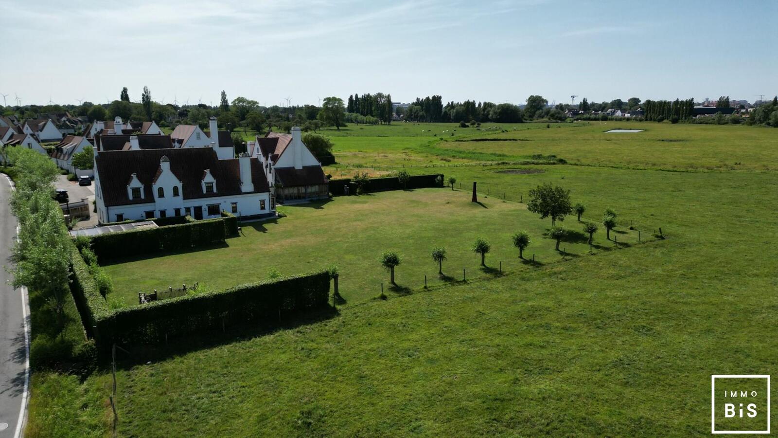 Villa op een perceel van 2.648 m2 met uniek panoramisch zicht op Knokse polders. 7
