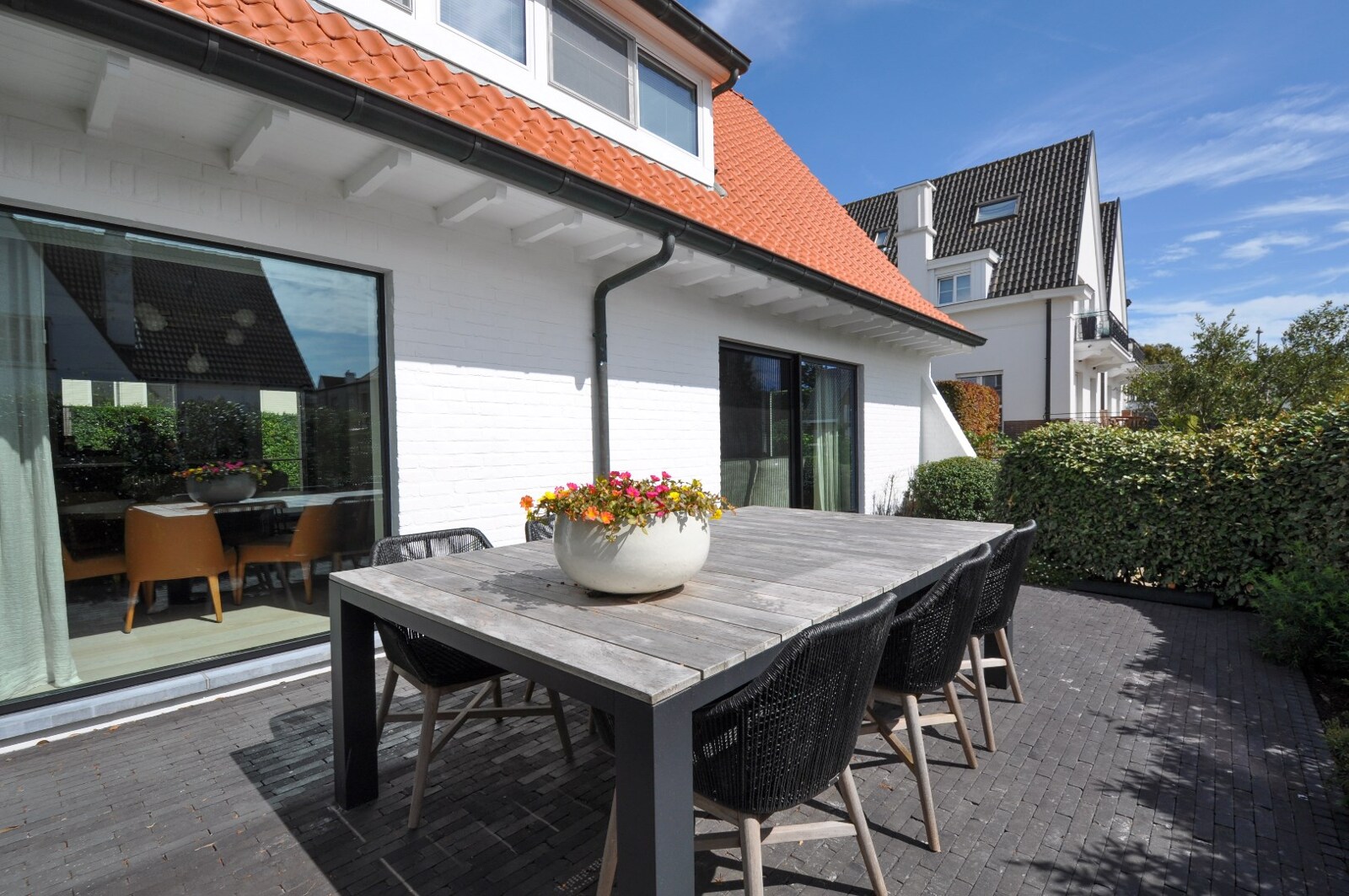 Volledig gerenoveerde villa op minder dan 300 meter van de Zeedijk gelegen!  14