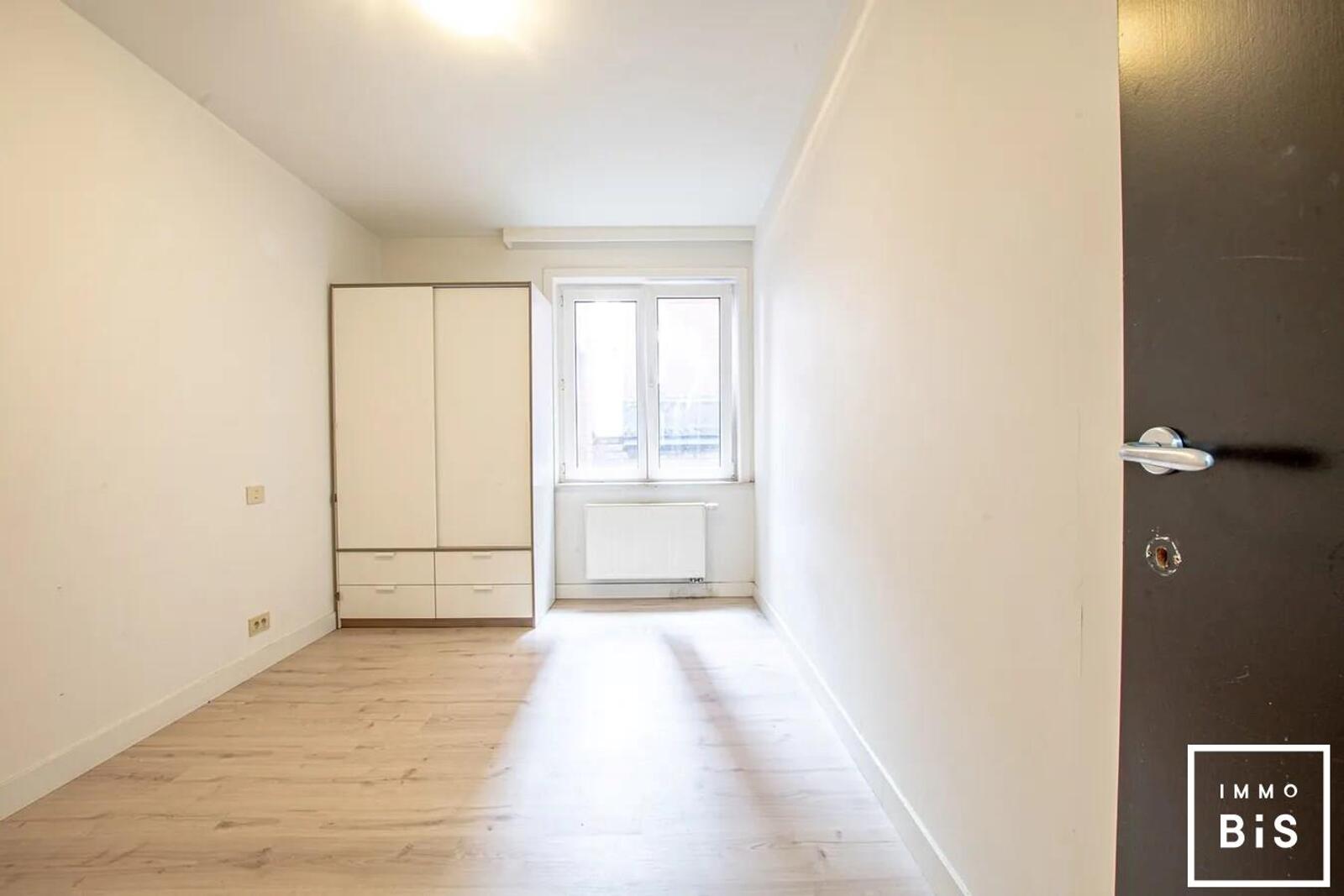 Appartement met 3 slaapkamers gelegen in het centrum van Knokke nabij de Elizabetlaan en Lippenslaan.  9